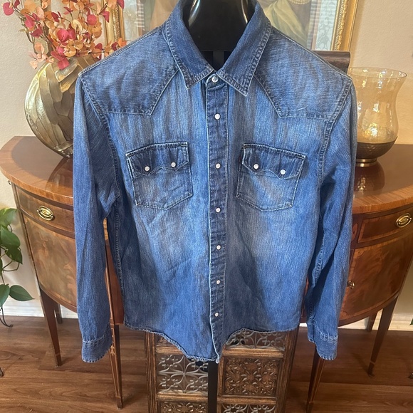 Levi’s Denim Shirt - Picture 1 of 5